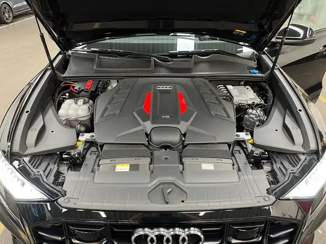 Audi SQ8 view 12