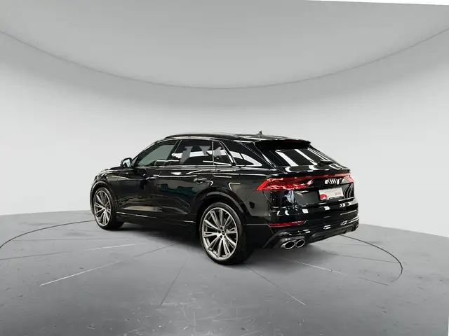 Audi SQ8 view 4