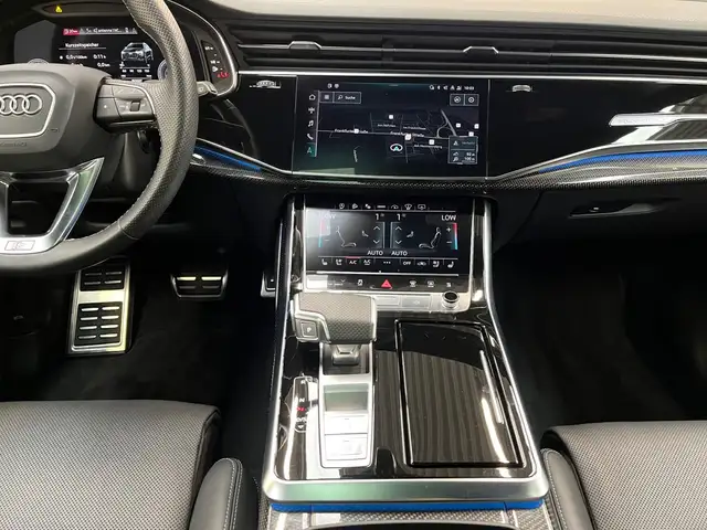 Audi SQ8 view 15