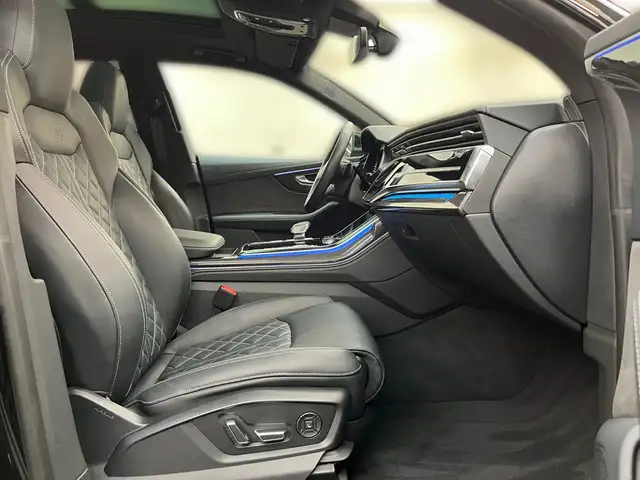 Audi SQ8 view 10