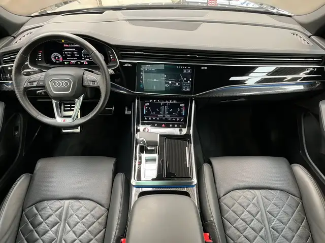 Audi SQ8 view 8