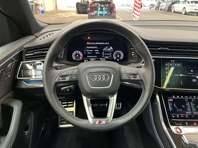 Audi SQ8 view 13