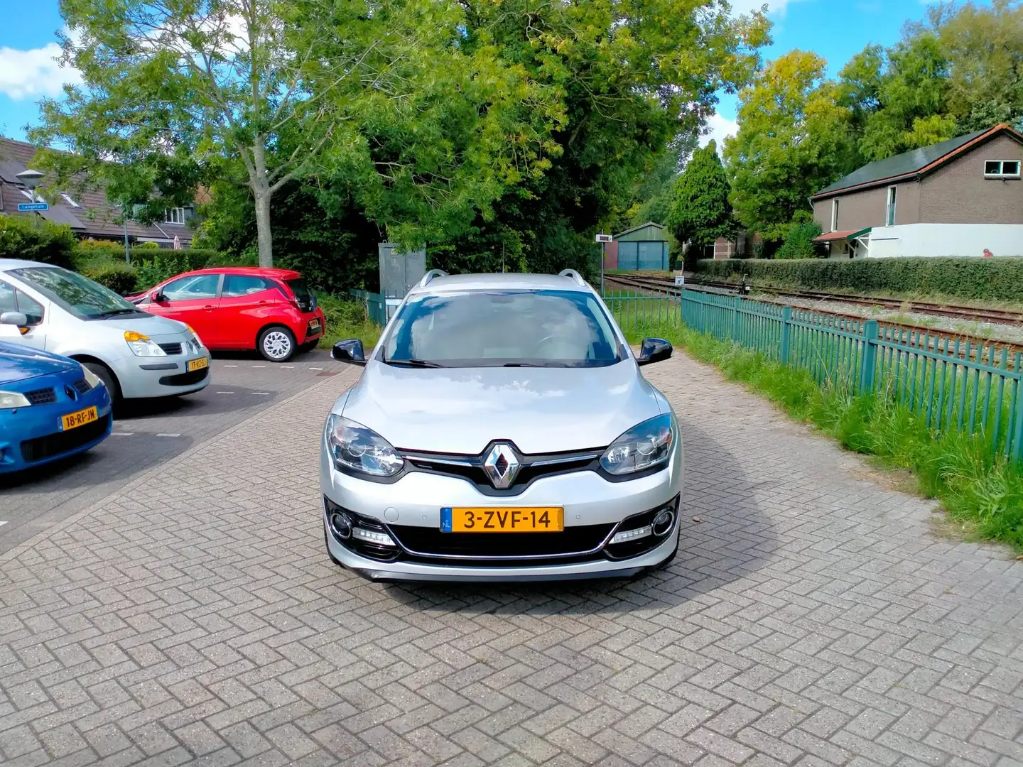 Renault Megane Estate 1.2 TCe Bose luxe Cruise airco Navi ALLINPR Grijs - 2