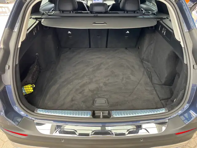 Mercedes-Benz C-Class view 7