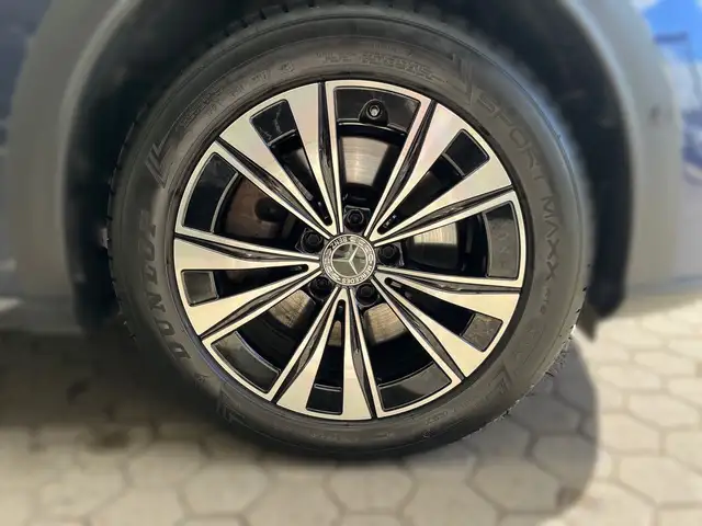 Mercedes-Benz C-Class view 6