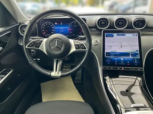 Mercedes-Benz C-Class view 9