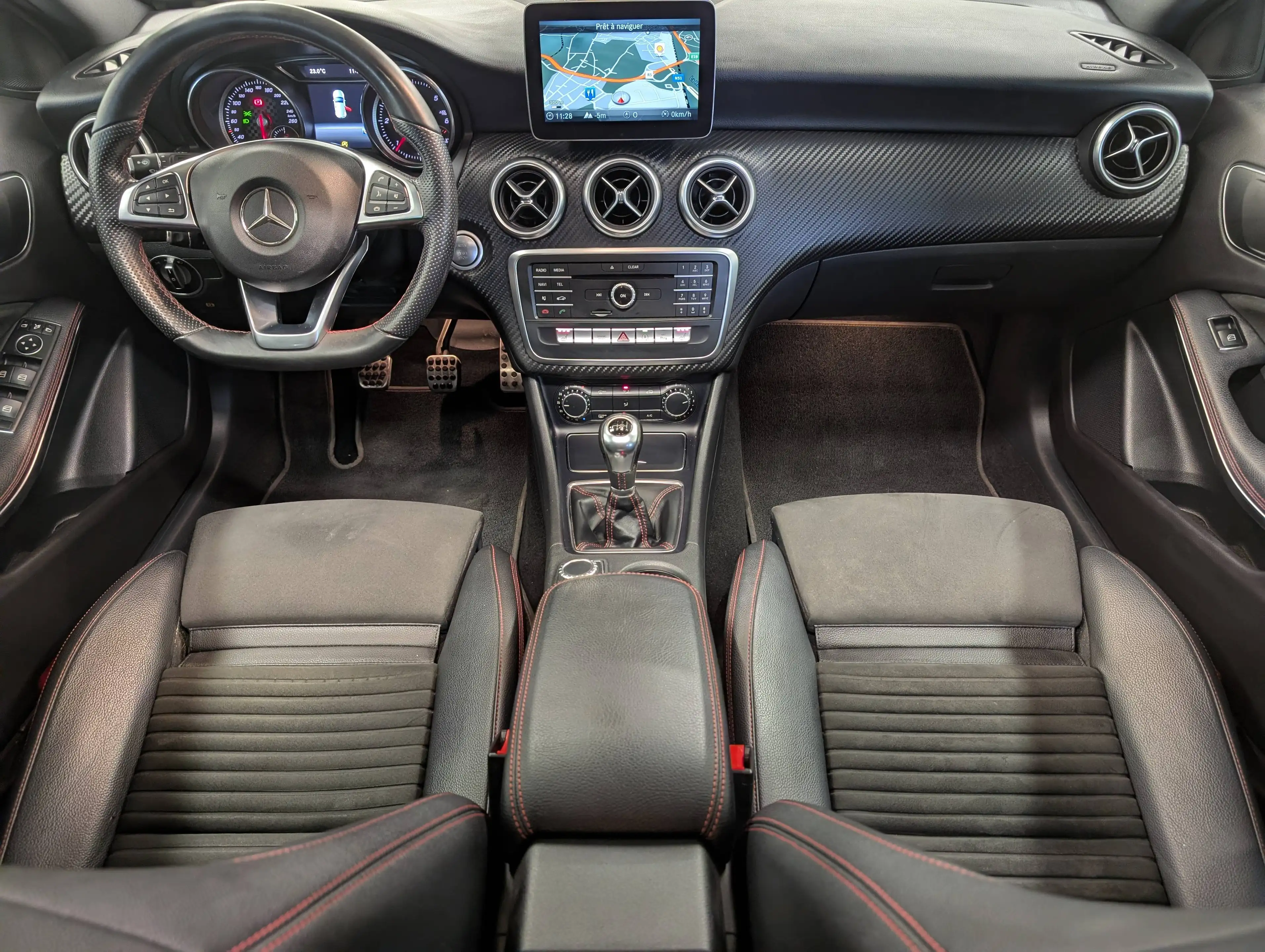 Mercedes-Benz A 180 d AMG Line *PANO-FULL LED-PARKTRONIC-NAVI-CAMERA* — photo 6