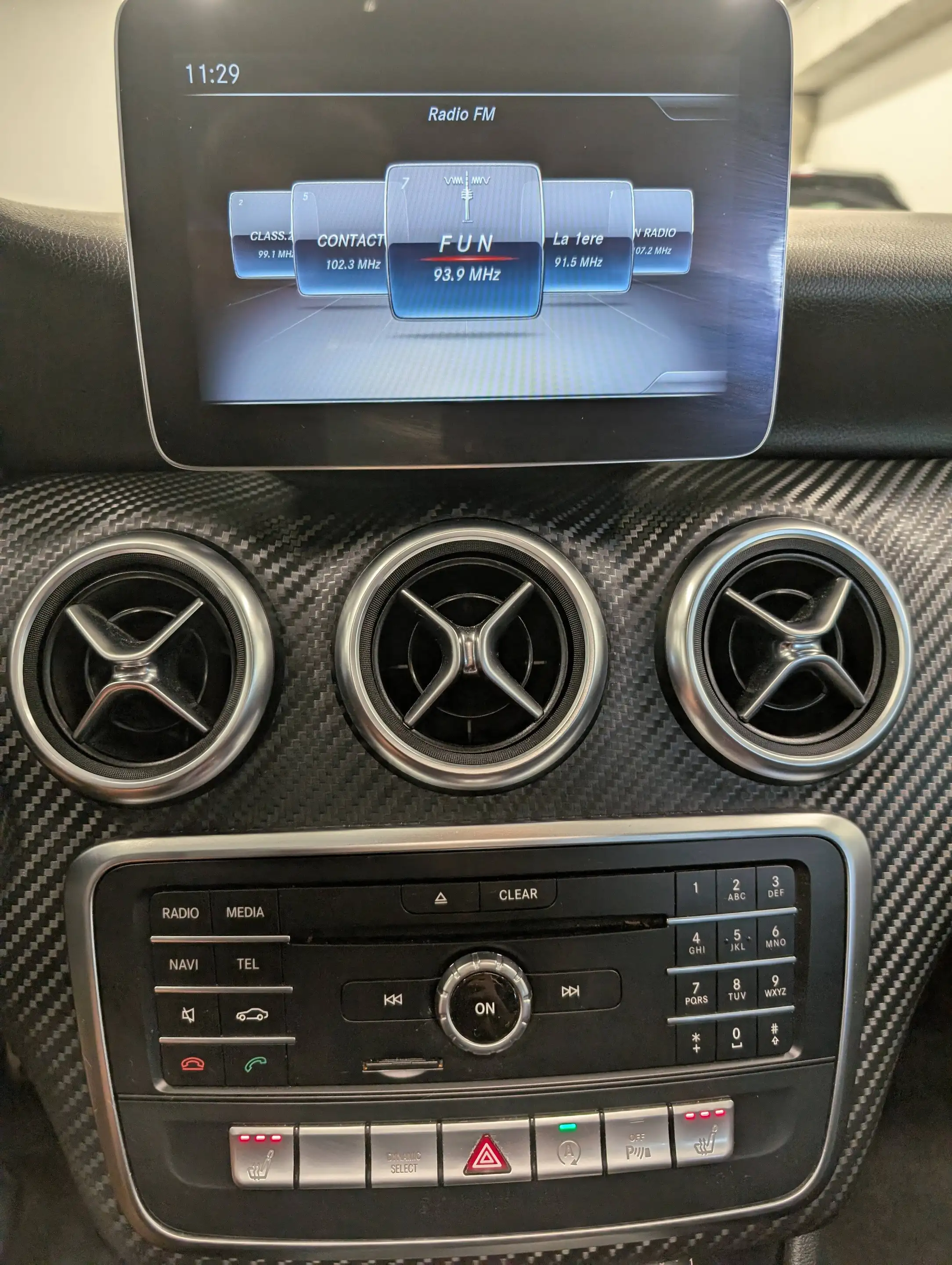 Mercedes-Benz A 180 d AMG Line *PANO-FULL LED-PARKTRONIC-NAVI-CAMERA* — photo 11