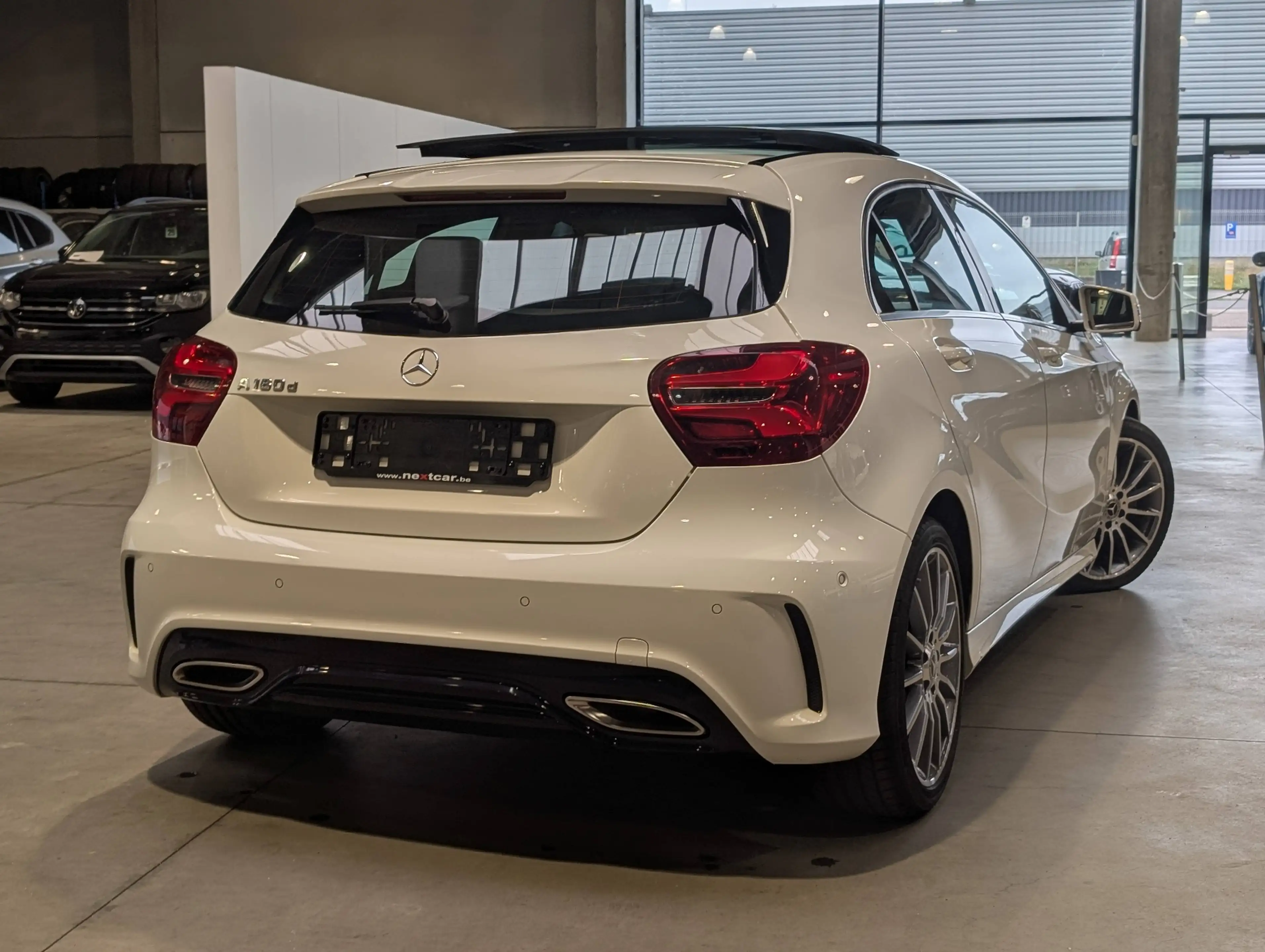 Mercedes-Benz A 180 d AMG Line *PANO-FULL LED-PARKTRONIC-NAVI-CAMERA* — photo 3