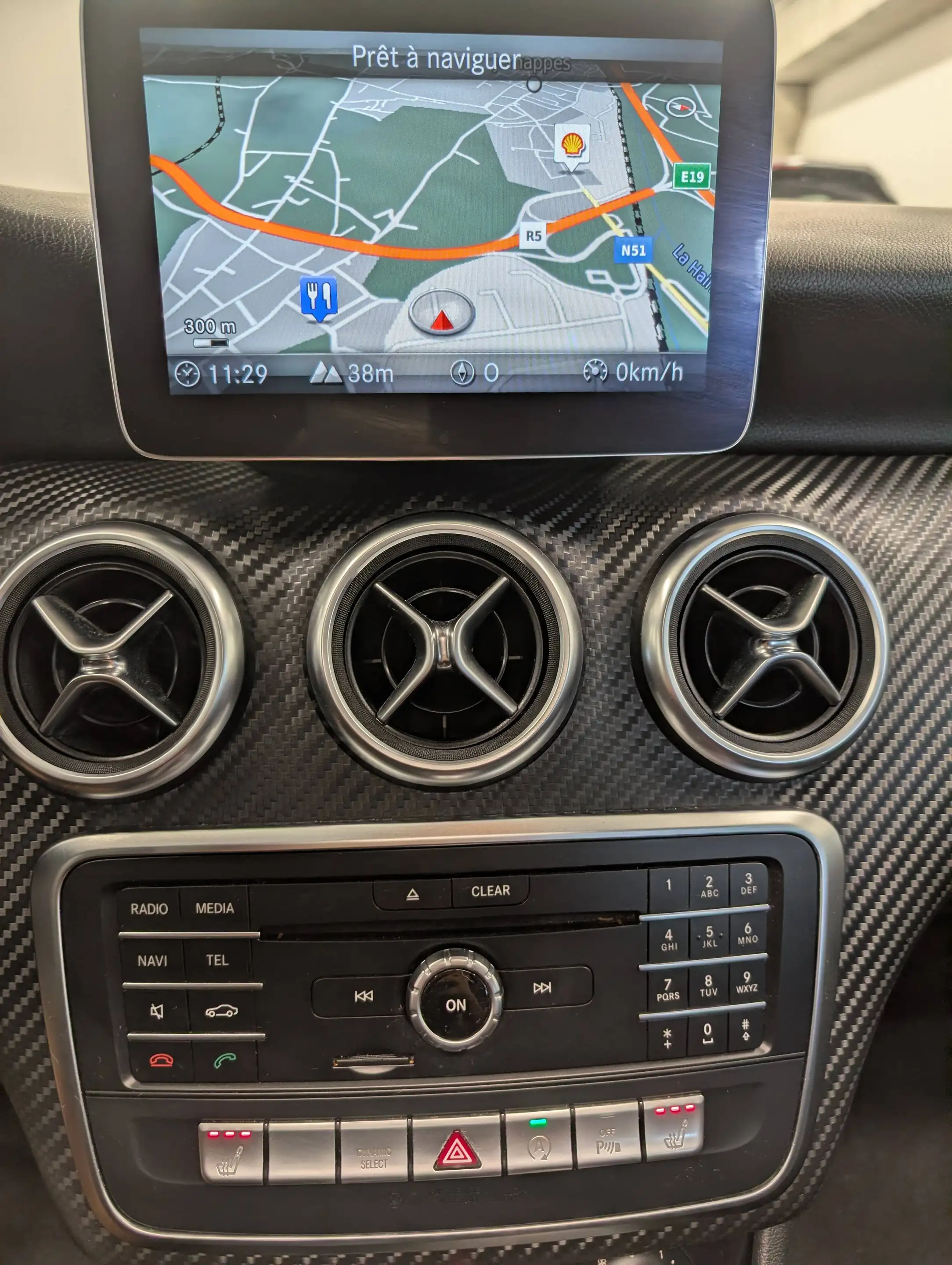 Mercedes-Benz A 180 d AMG Line *PANO-FULL LED-PARKTRONIC-NAVI-CAMERA* — photo 10