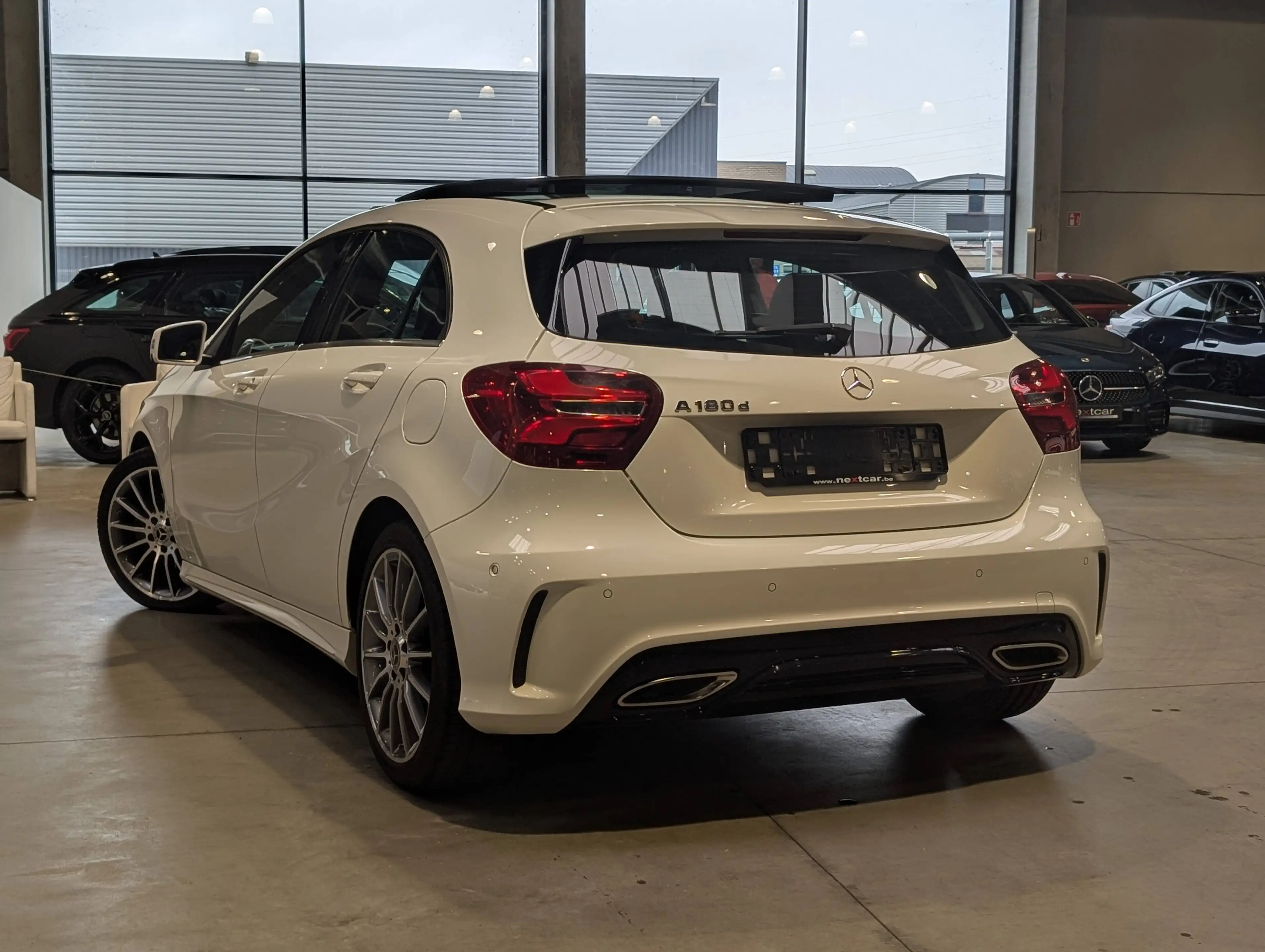 Mercedes-Benz A 180 d AMG Line *PANO-FULL LED-PARKTRONIC-NAVI-CAMERA* — photo 4