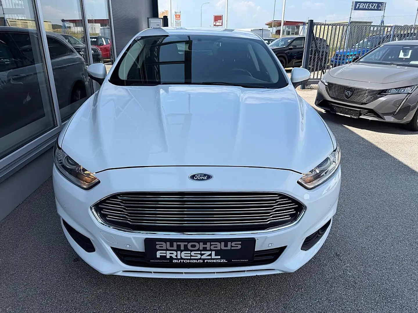 Ford Mondeo Traveller Trend 2,0 TDCi Aut. Weiß - 2