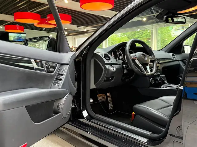 Mercedes-Benz C-Class view 13