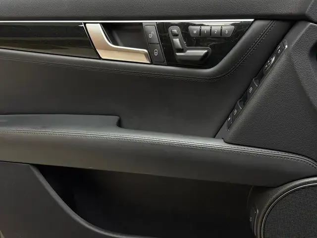 Mercedes-Benz C-Class view 14