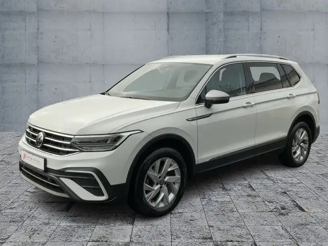 Volkswagen Tiguan Allspace view 2