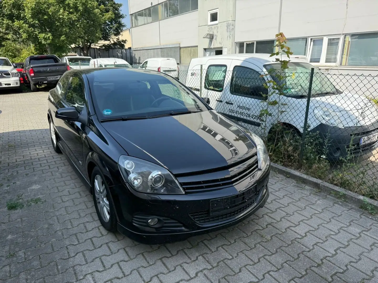 Opel Astra H GTC Innovation,OPC Schwarz - 2
