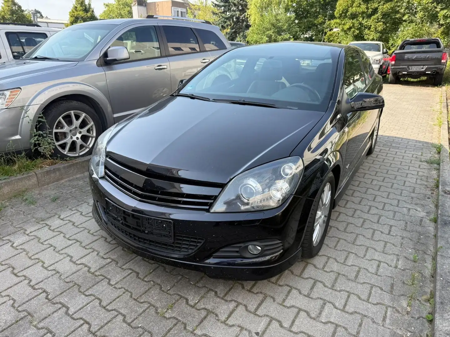 Opel Astra H GTC Innovation,OPC Schwarz - 1