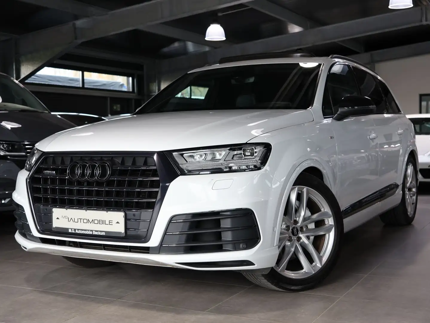 Audi Q7 45 TDI quattro - S LINE / 7 SITZER / PANORAMA Weiß - 2