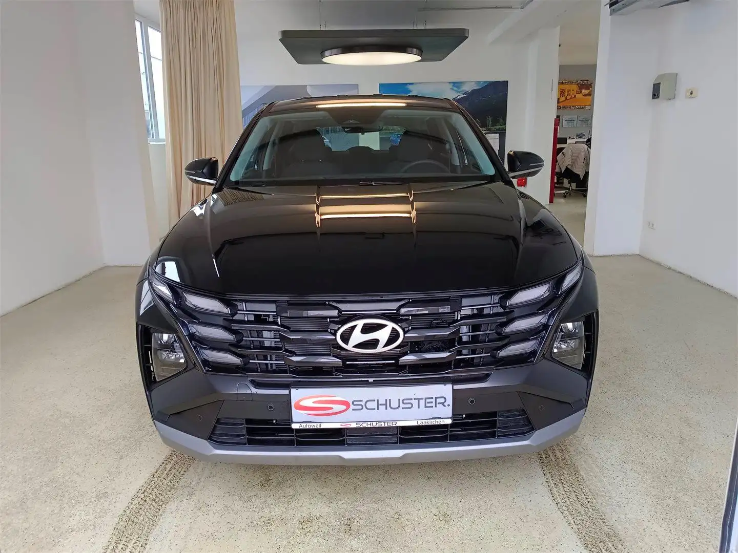Hyundai TUCSON Tucson NX4 Smart Line 1,6 T-GDi PHEV 2WD Schwarz - 2