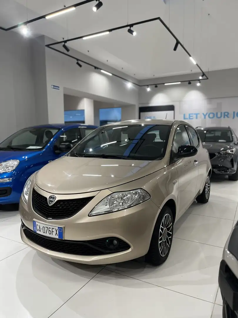 Lancia Ypsilon Ypsilon 1.2 69 CV 5 porte Gold Bianco - 1