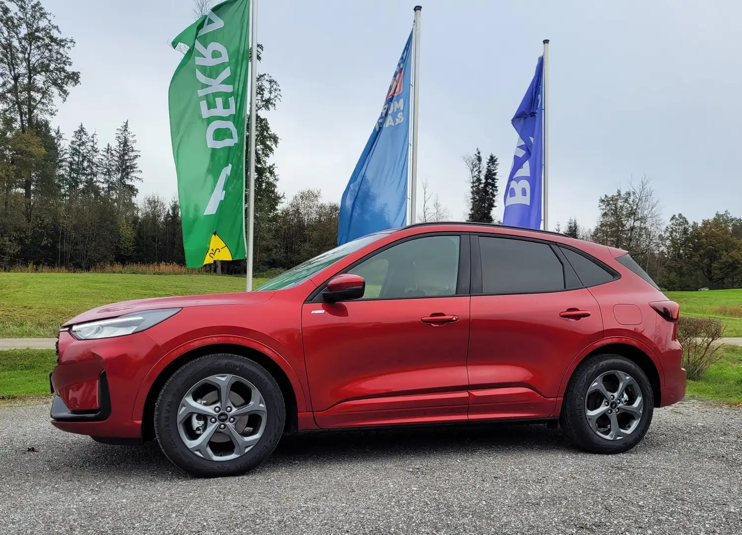 Ford Kuga 1.5 EcoBoost ST-LINE   Tageszulassung Rot - 2