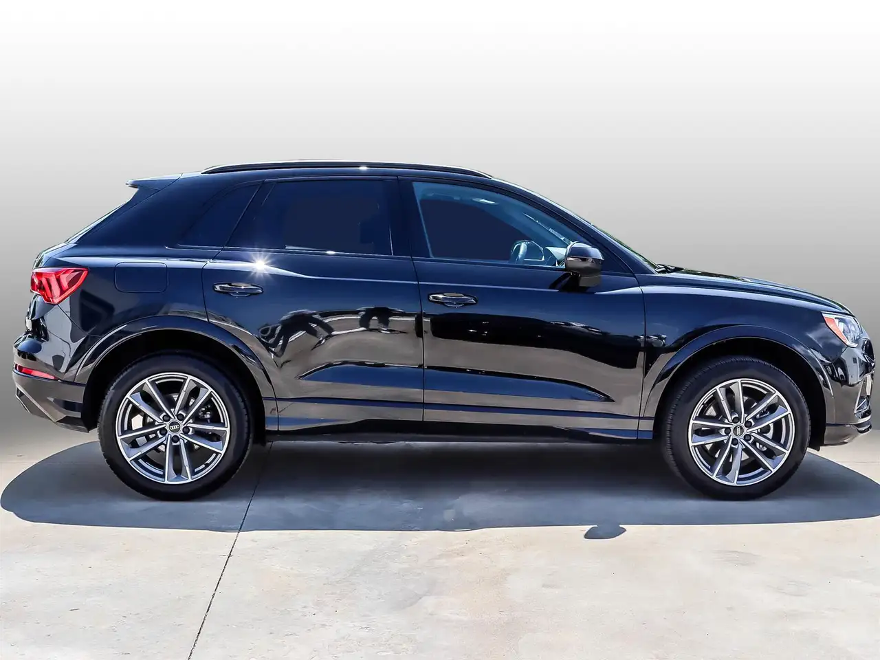 Audi Q3 photo Audi Q3