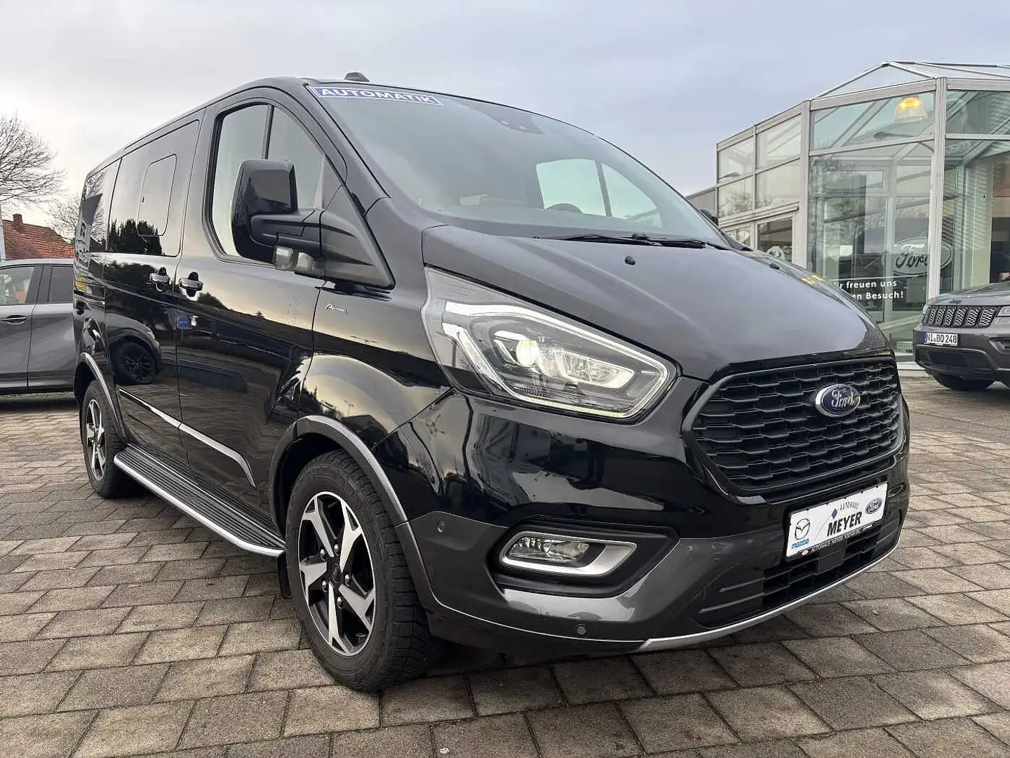 Ford Tourneo Custom TDCi 320 L1H1 VA Autm. Active Schwarz - 1