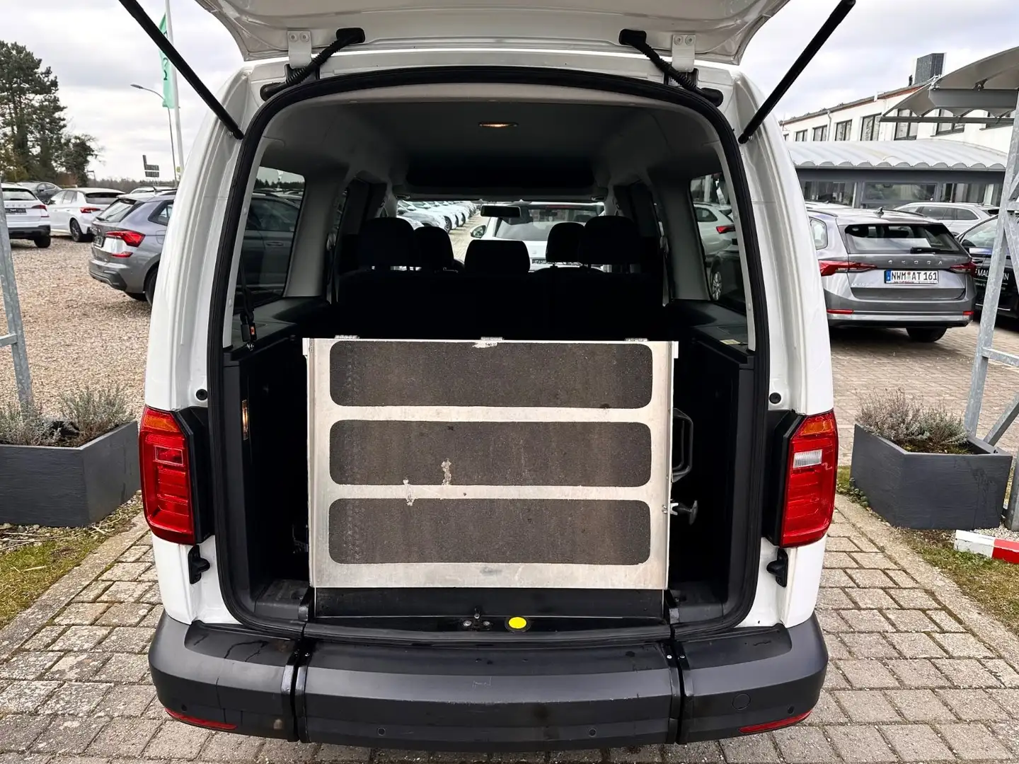Volkswagen Caddy PKW Maxi*ROLLSTUHLRAMPE*STANDHEIZUNG*KLIMA Weiß - 2