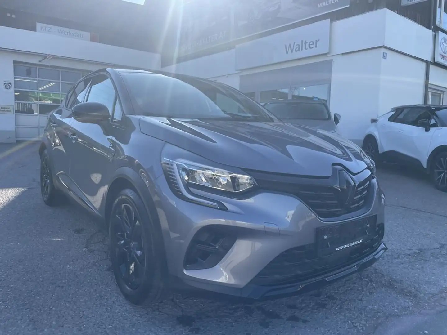 Renault Captur E-TECH Plug-in PHEV 160 Rive Gauche Aut. Grigio - 1