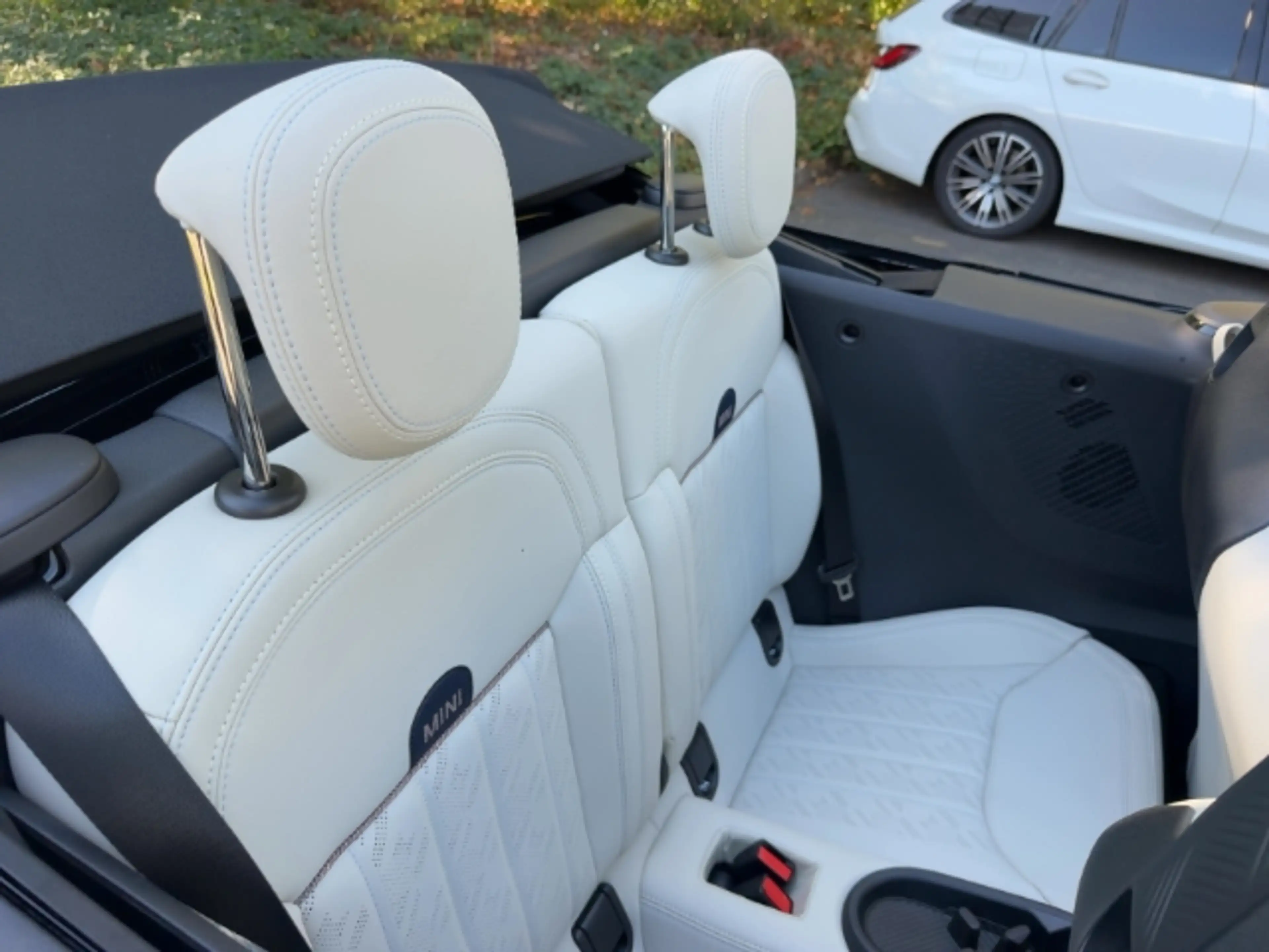 MINI Cooper S Cabrio HUD Navi HarmanKardon LED Kurvenlicht Mehrzonenkli — photo 7