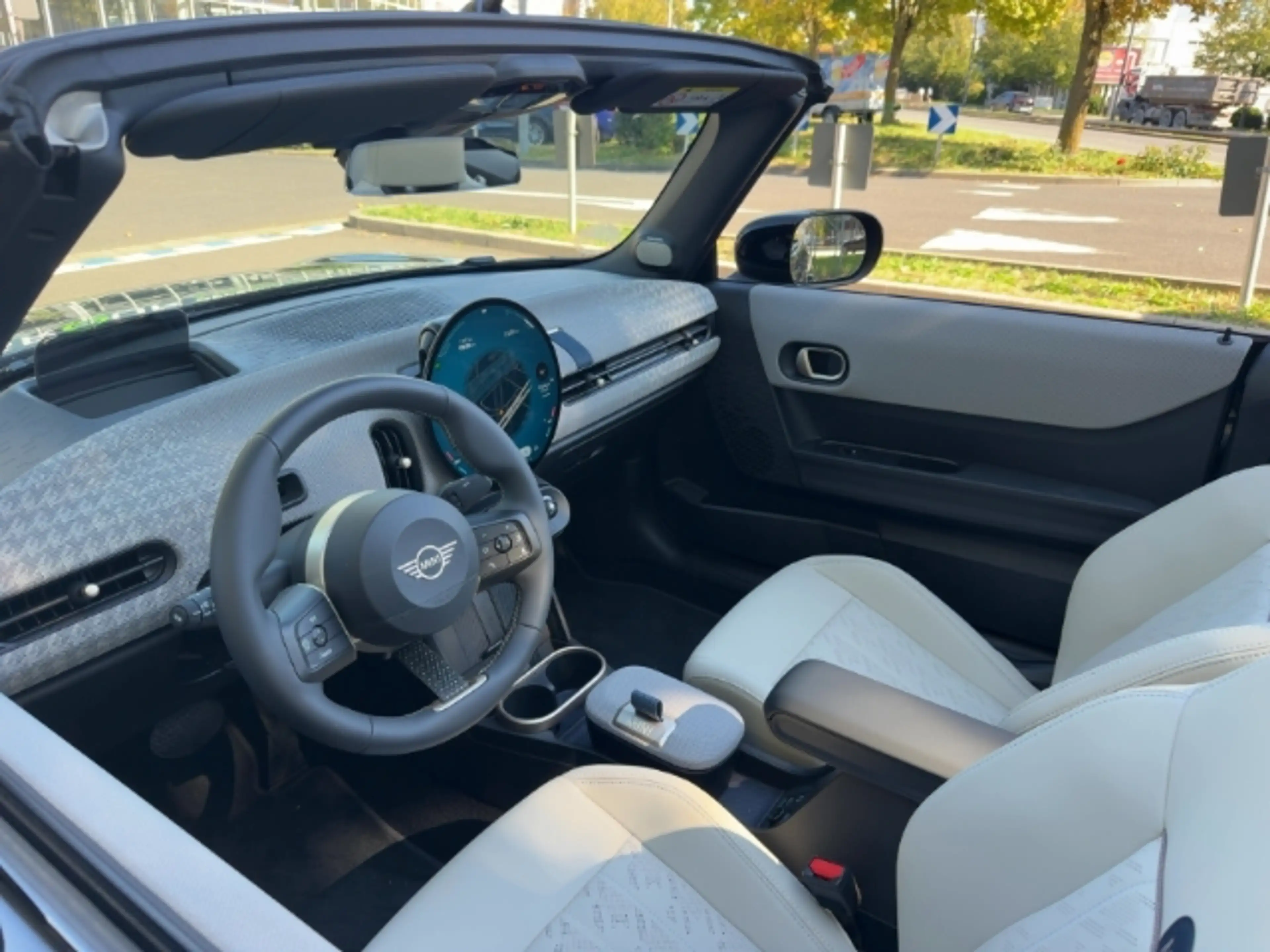 MINI Cooper S Cabrio HUD Navi HarmanKardon LED Kurvenlicht Mehrzonenkli — photo 6