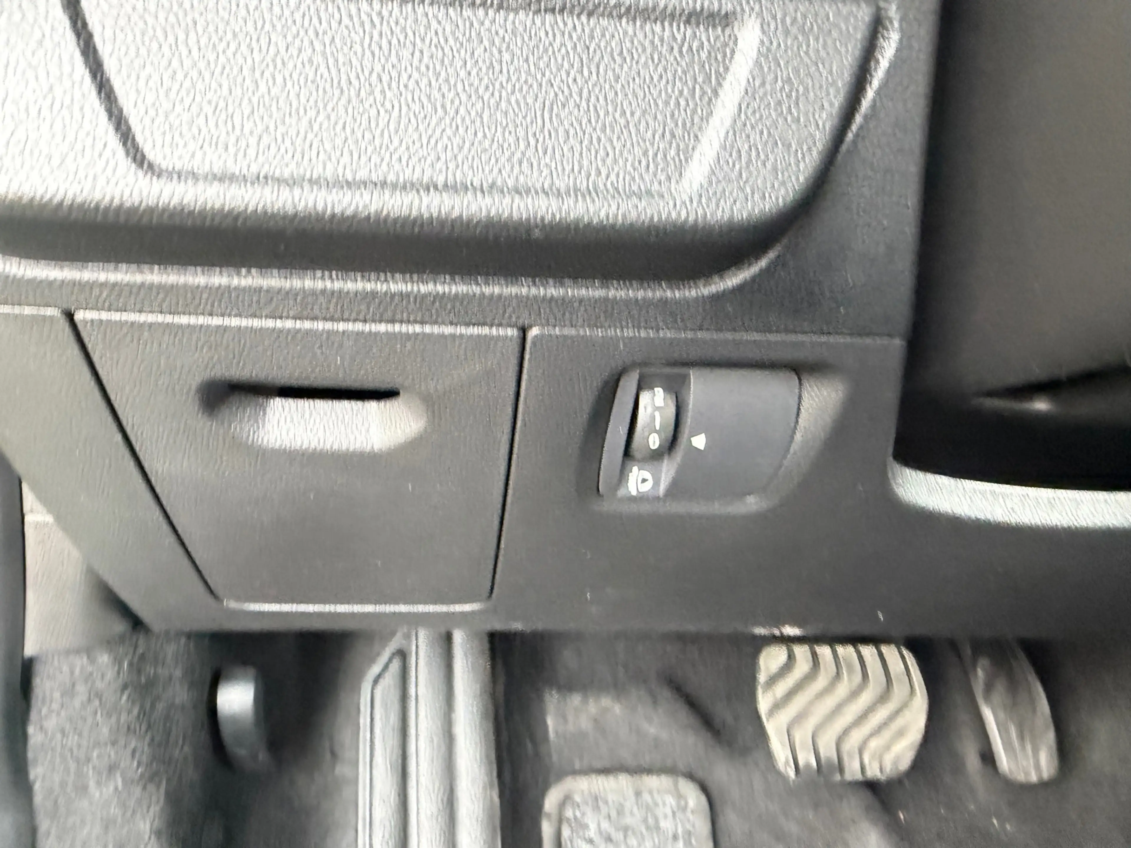 Dacia Jogger 1.6 Hybrid 140 Expression 5p. — photo 7