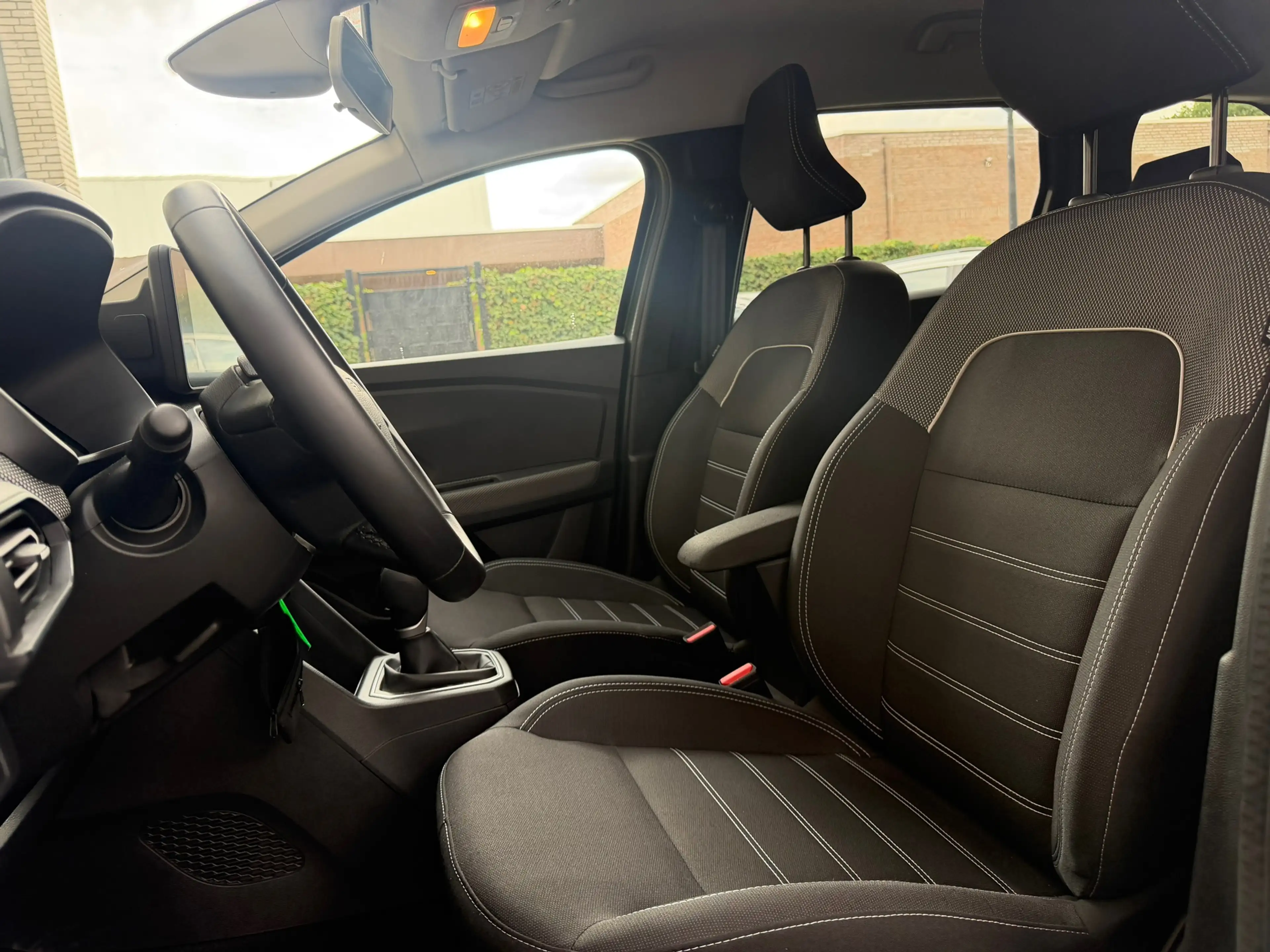 Dacia Jogger 1.6 Hybrid 140 Expression 5p. — photo 5