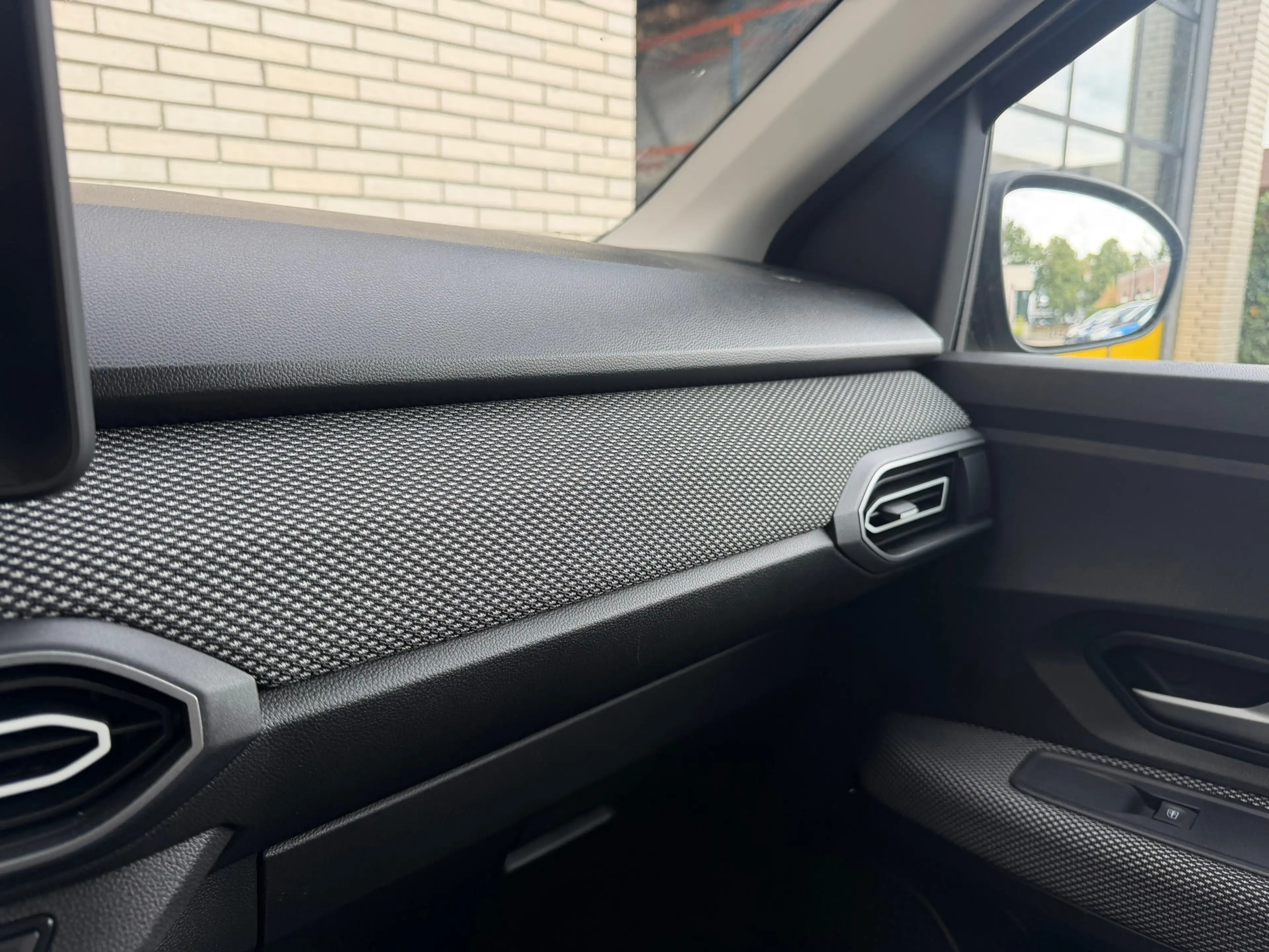 Dacia Jogger 1.6 Hybrid 140 Expression 5p. — photo 15