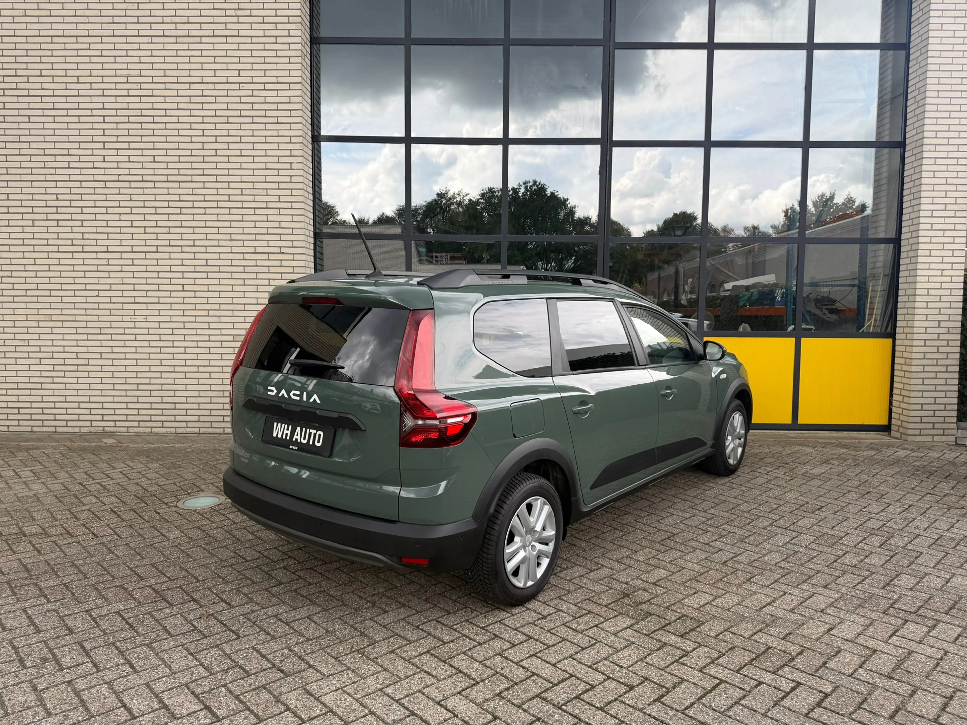 Dacia Jogger 1.6 Hybrid 140 Expression 5p. — photo 3