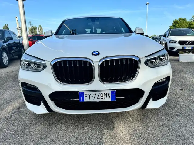 BMW X4 view 10