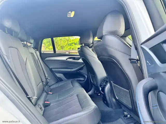 BMW X4 view 11