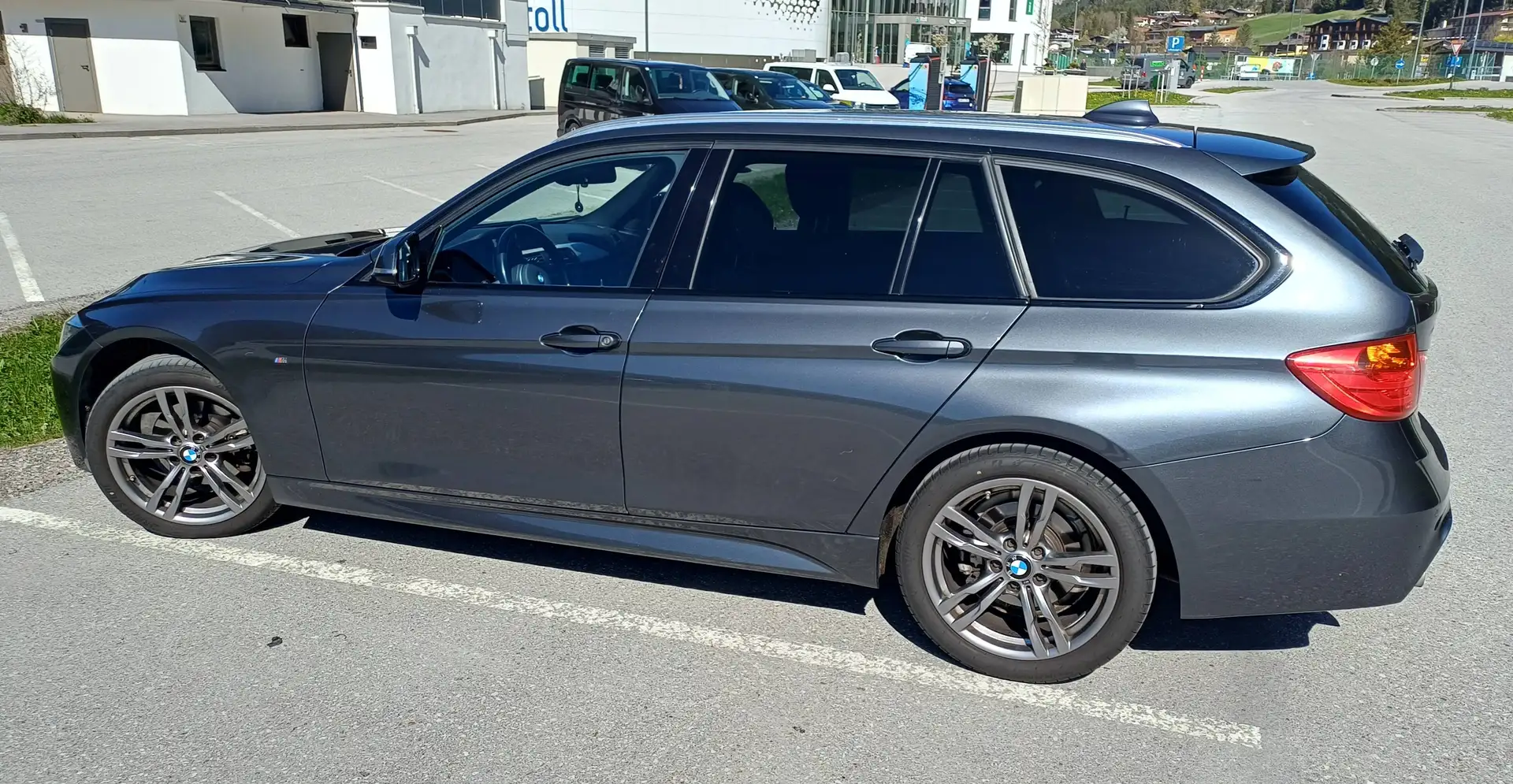 BMW 320 320d xDrive Touring Österreich-Paket Österreich-Paket Grau - 2