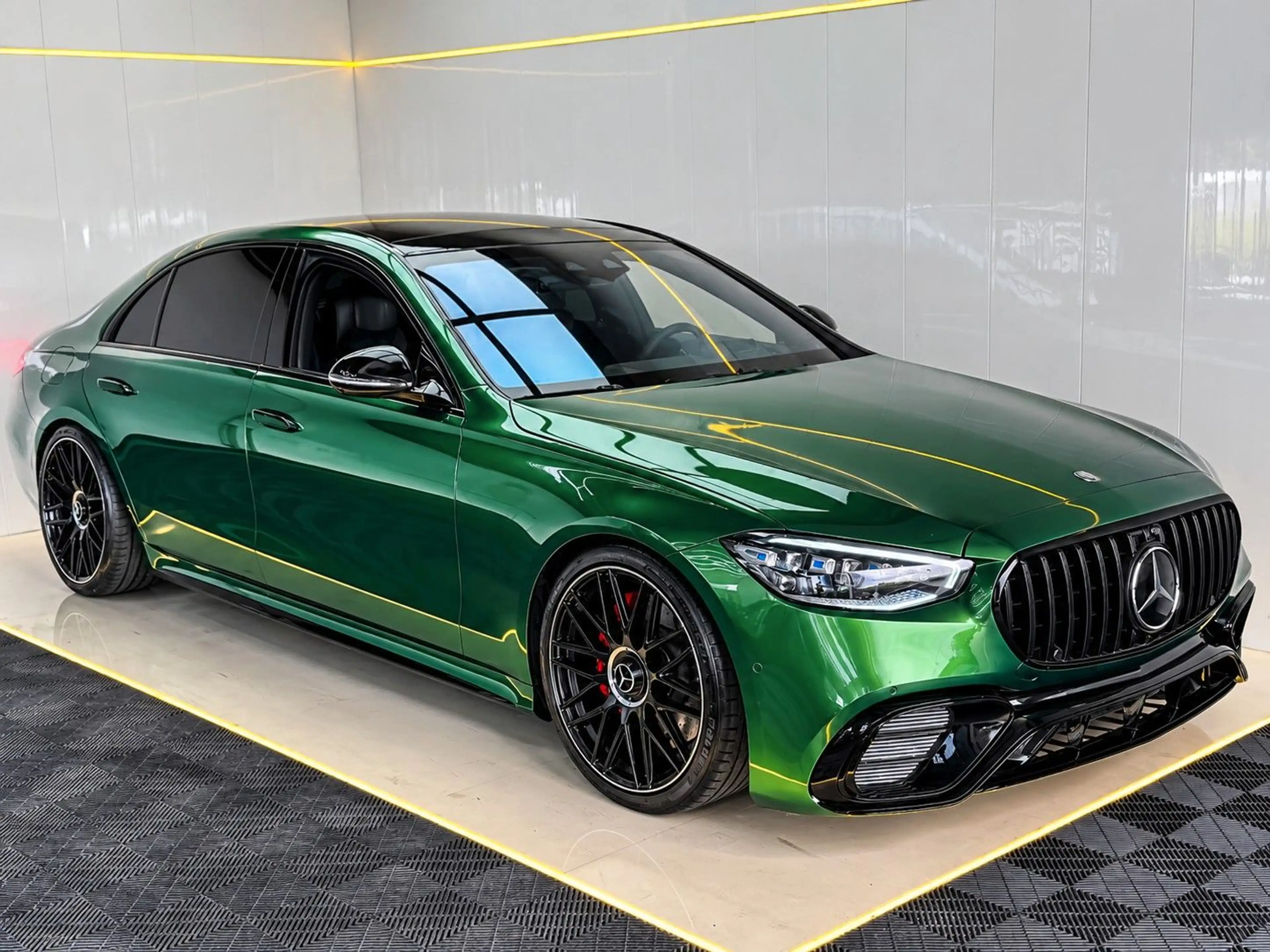 Mercedes-Benz S 400 d 4M L AMG 4-SEAT/FIRST-CLASS/DESIGNO/3xTV — photo 3