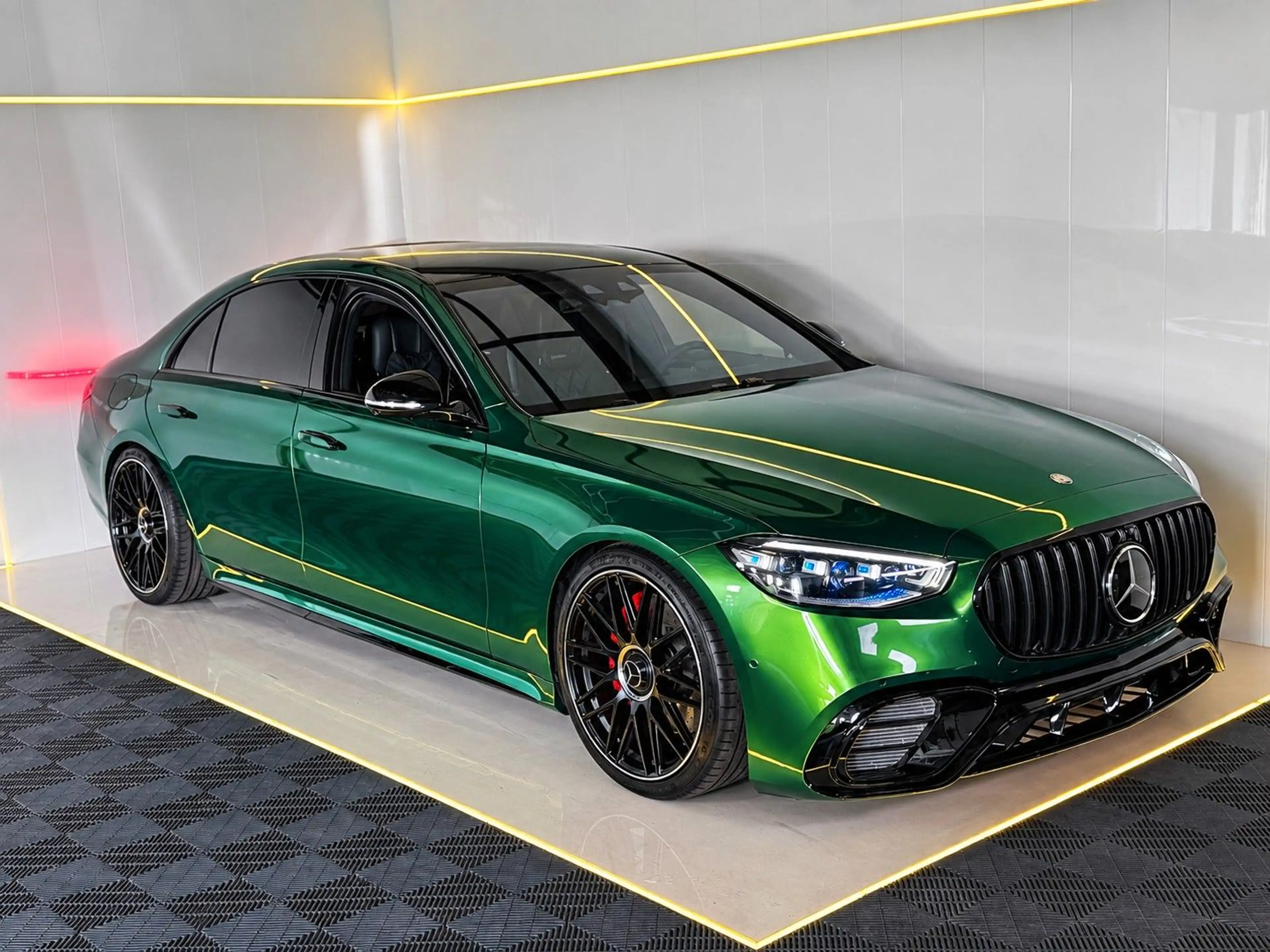 Mercedes-Benz S 400 d 4M L AMG 4-SEAT/FIRST-CLASS/DESIGNO/3xTV — photo 13