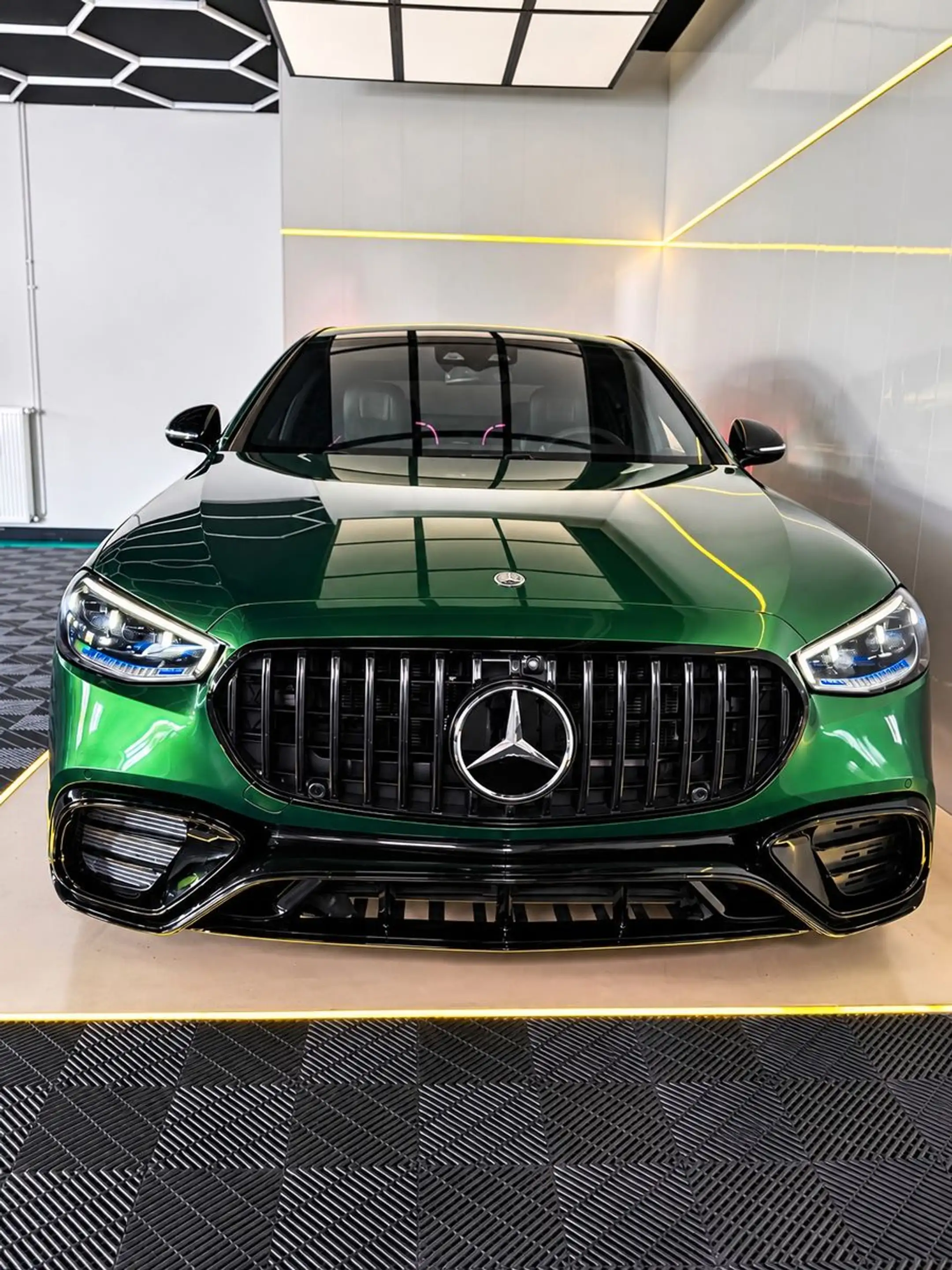 Mercedes-Benz S 400 d 4M L AMG 4-SEAT/FIRST-CLASS/DESIGNO/3xTV — photo 7