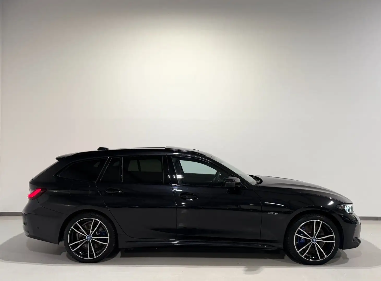 BMW 330 e xDrive G21 LCI/M-Sport PRO/Panorama/HEAD-UP/Mem Schwarz - 2