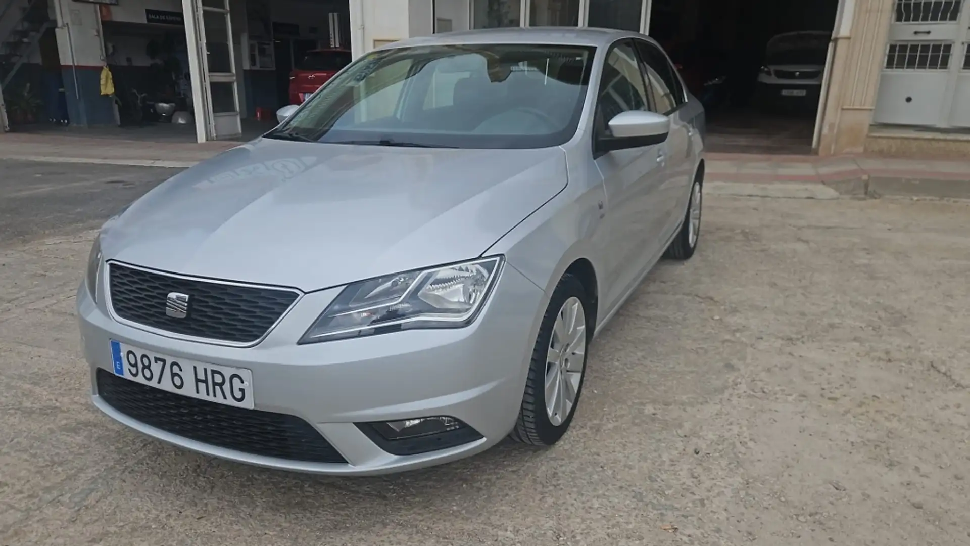 SEAT Toledo 1.6TDI CR S&S Reference 105 Plateado - 1