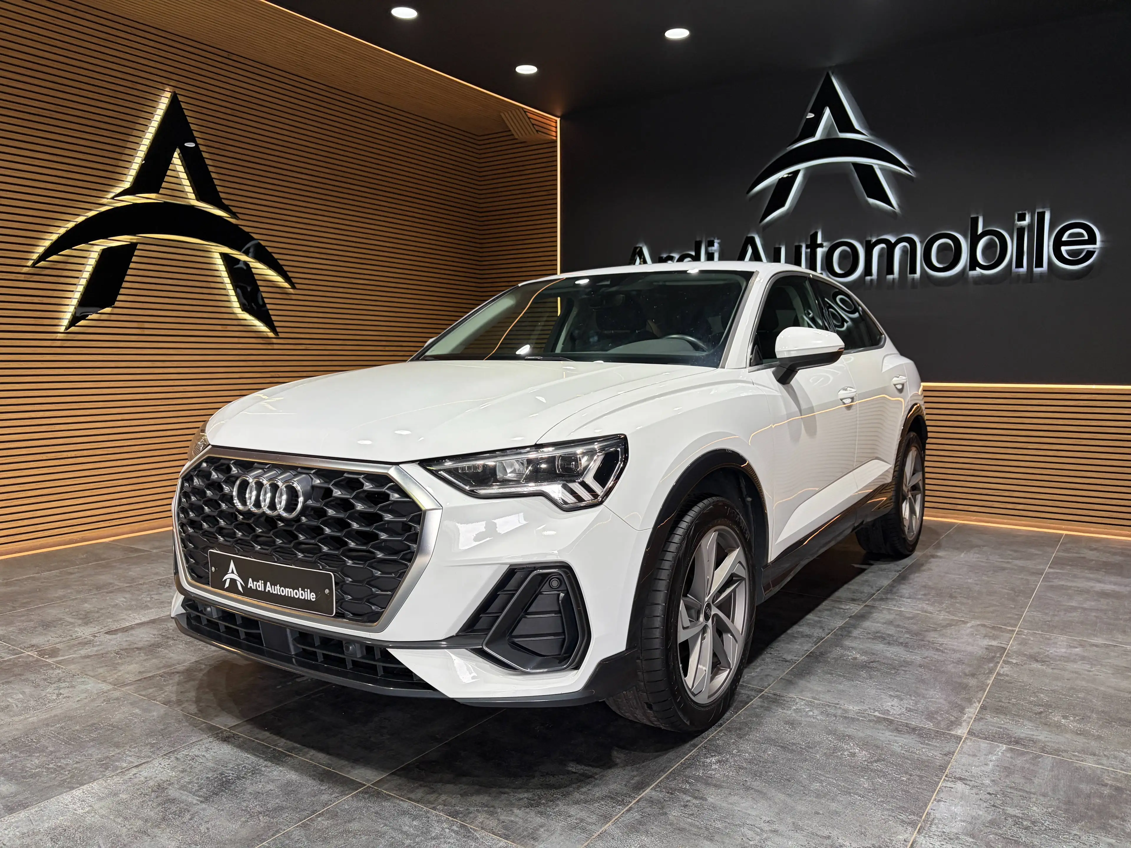 Audi Q3 2.0 TDi S tronic *CARPLAY*SIEGE CHAUFF*1ER PROPRIO*GARANTIE*