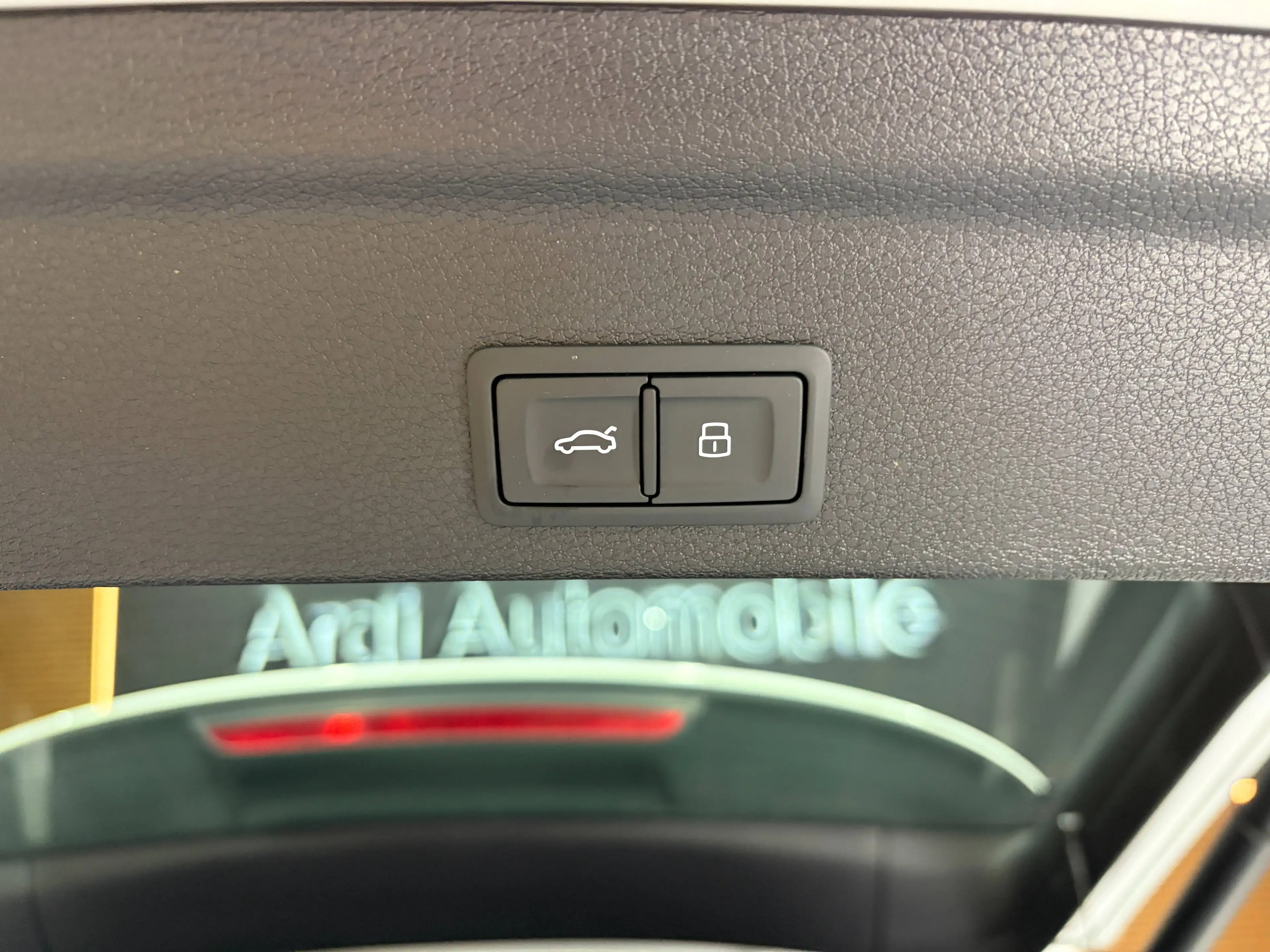 Audi Q3 2.0 TDi S tronic *CARPLAY*SIEGE CHAUFF*1ER PROPRIO*GARANTIE* — photo 6