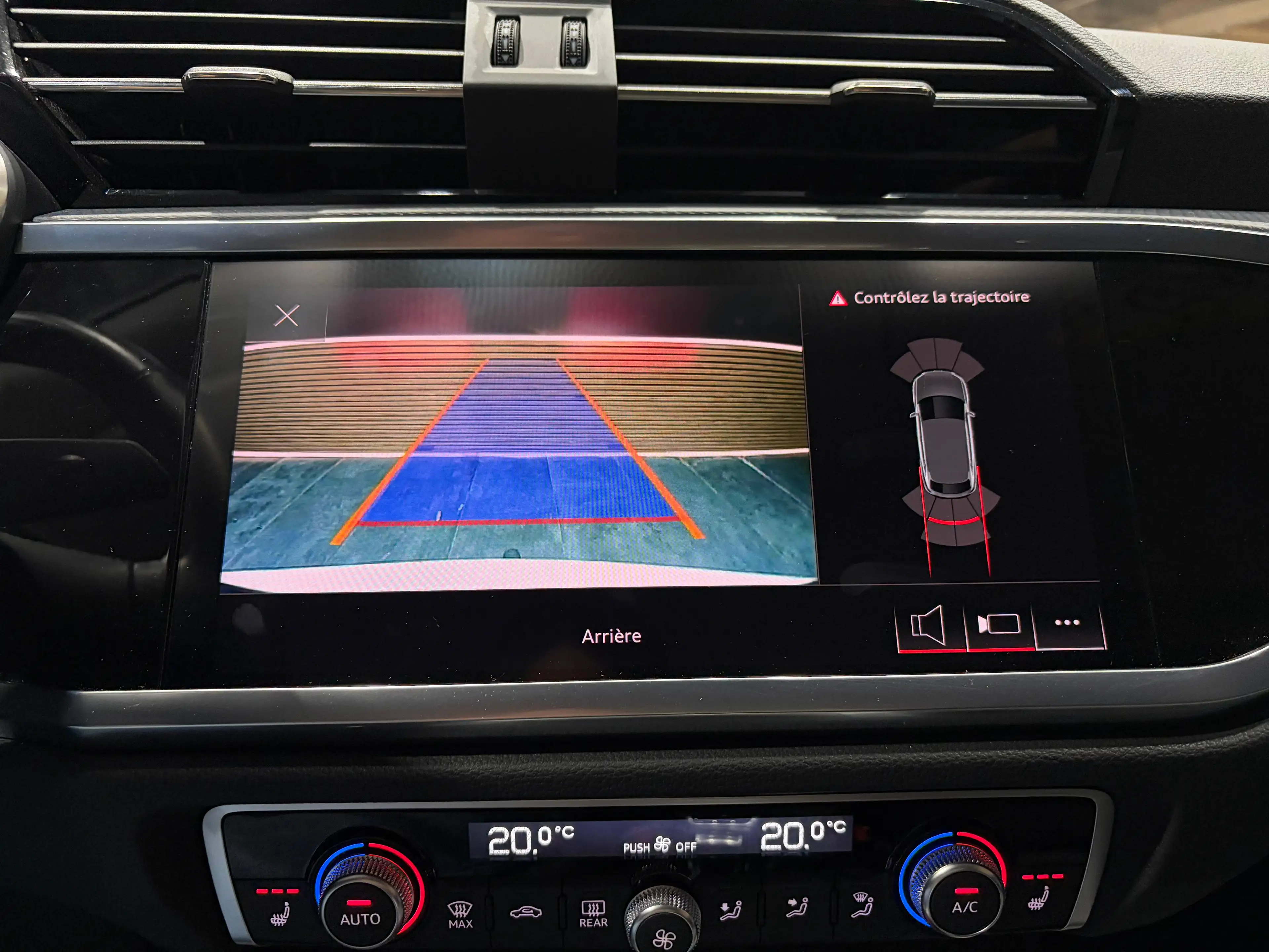 Audi Q3 2.0 TDi S tronic *CARPLAY*SIEGE CHAUFF*1ER PROPRIO*GARANTIE* — photo 13