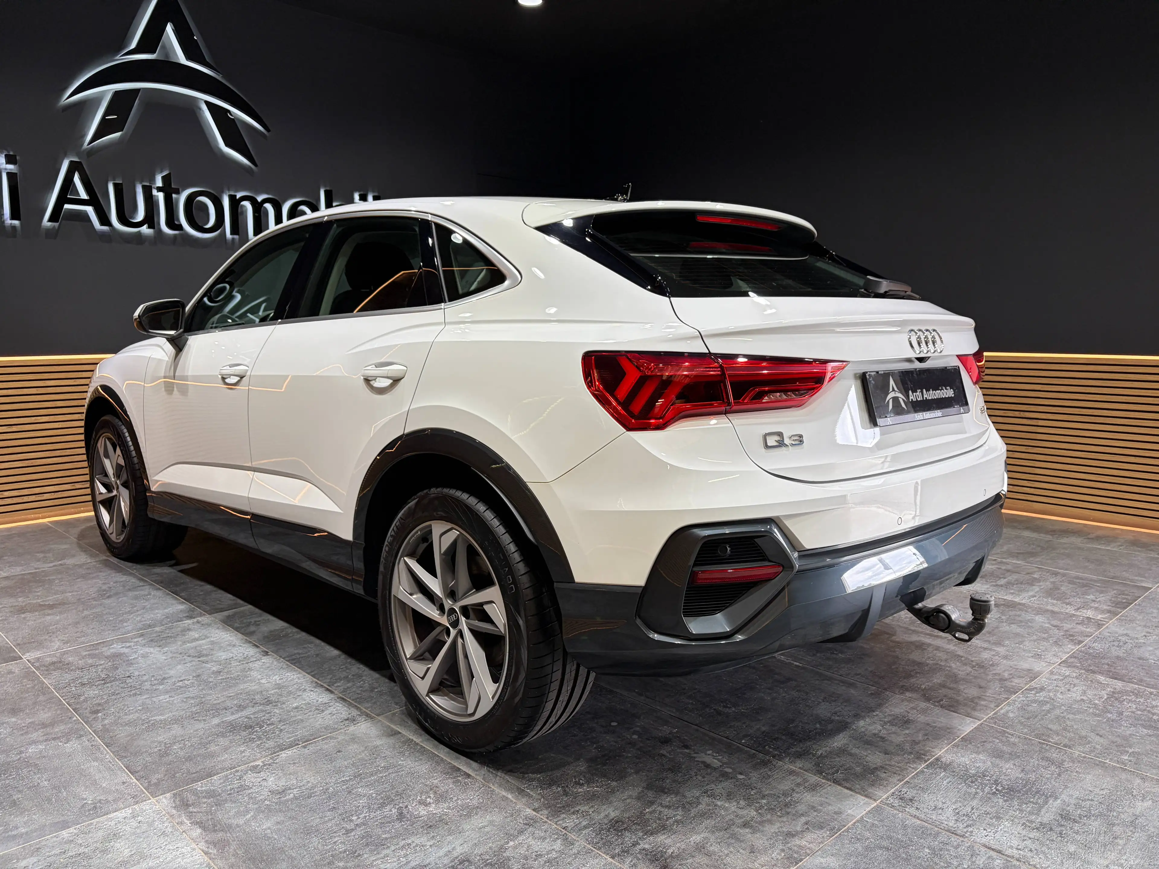 Audi Q3 2.0 TDi S tronic *CARPLAY*SIEGE CHAUFF*1ER PROPRIO*GARANTIE* — photo 8