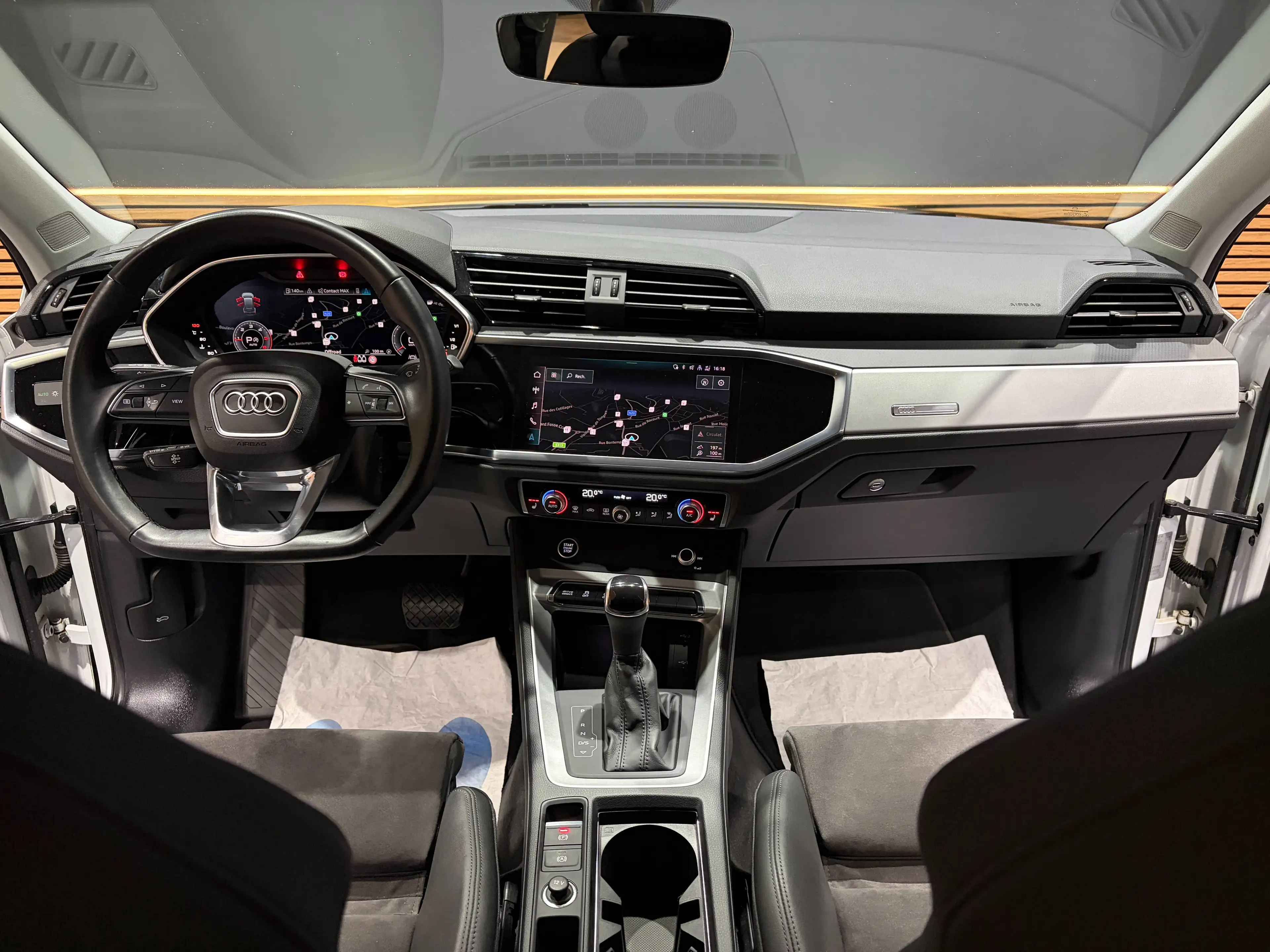 Audi Q3 2.0 TDi S tronic *CARPLAY*SIEGE CHAUFF*1ER PROPRIO*GARANTIE* — photo 11