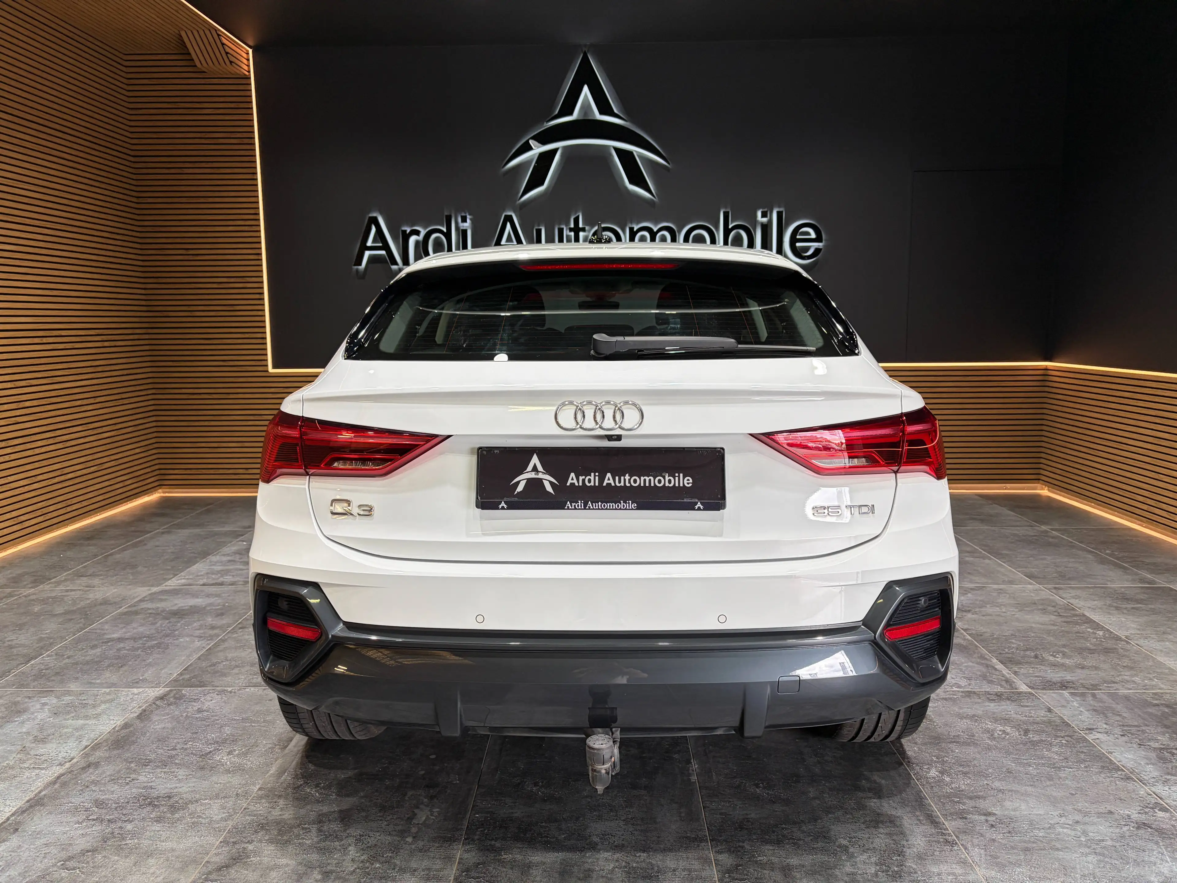 Audi Q3 2.0 TDi S tronic *CARPLAY*SIEGE CHAUFF*1ER PROPRIO*GARANTIE* — photo 5