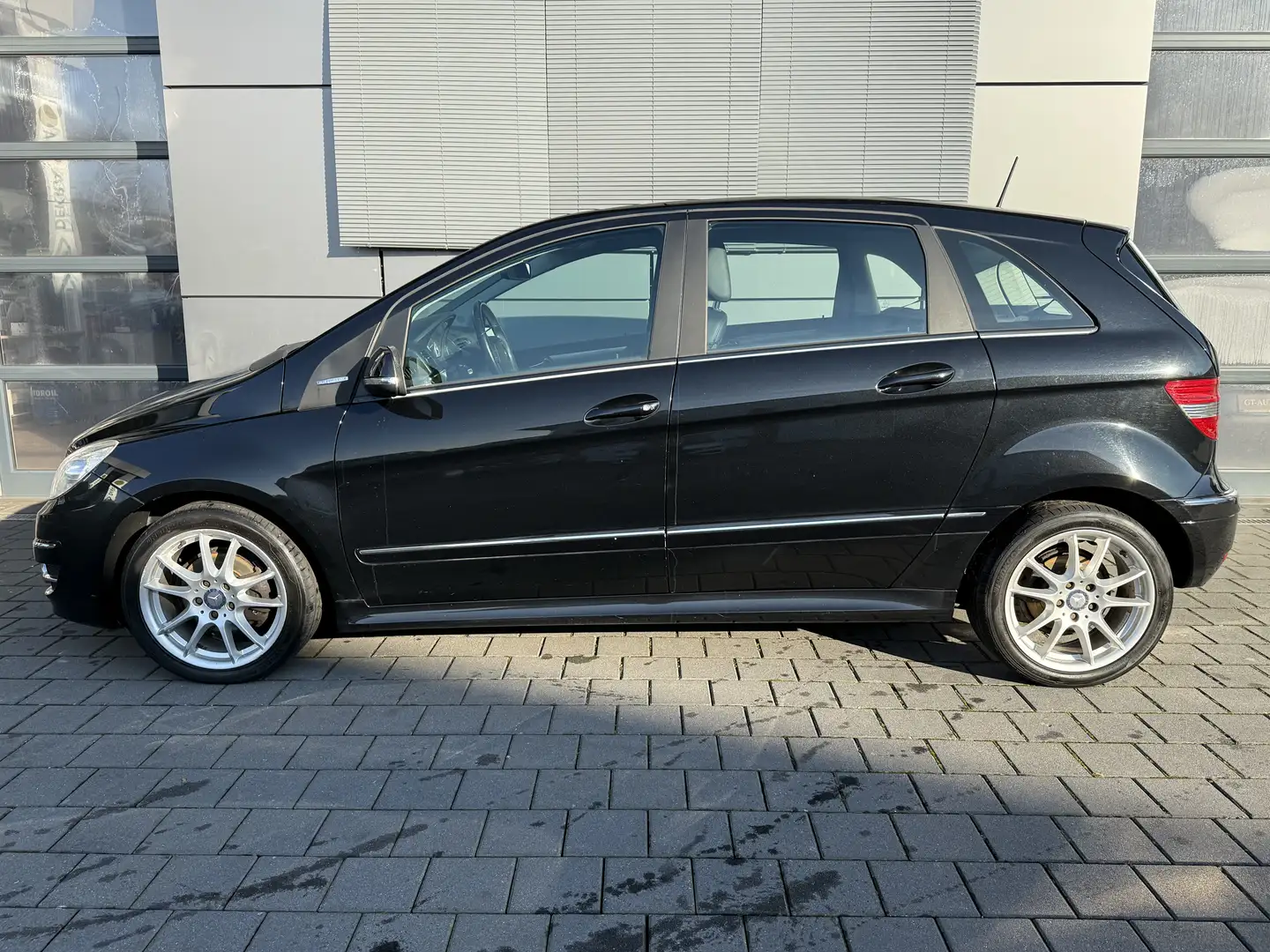 Mercedes-Benz B 160 Sport Sitzheizung/Klima/TÜV/8-fach bereift Negru - 2